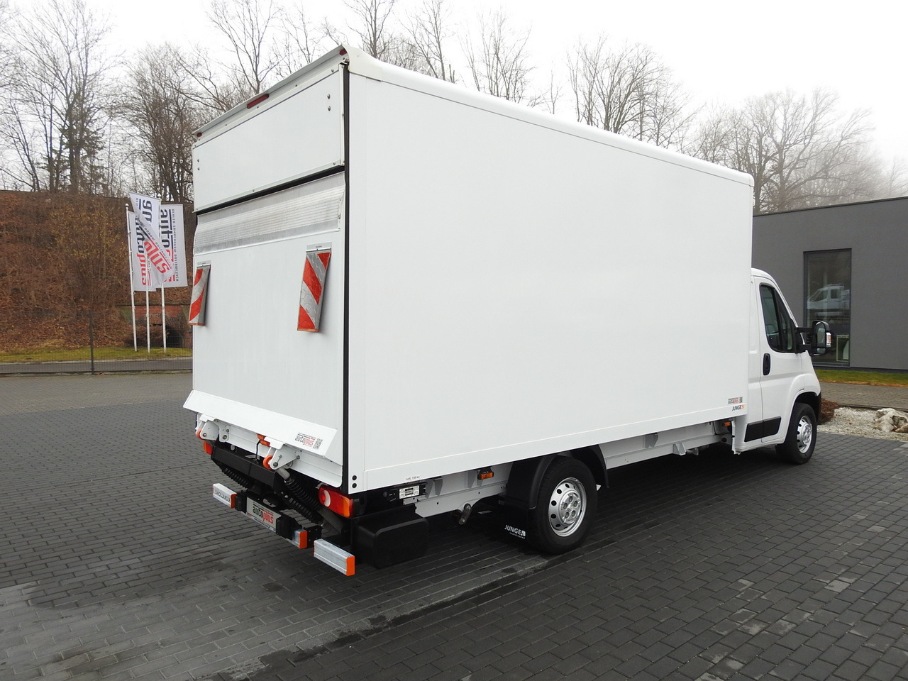 PEUGEOT BOXER BOX LIFT 8 PALLETS CRUISE CONTROL AIR CONDITIONING 140HP - כלי רכב מסחרי עם תיבה: תמונה 3 PEUGEOT BOXER BOX LIFT 8 PALLETS CRUISE CONTROL AIR CONDITIONING 140HP - כלי רכב מסחרי עם תיבה: תמונה 3