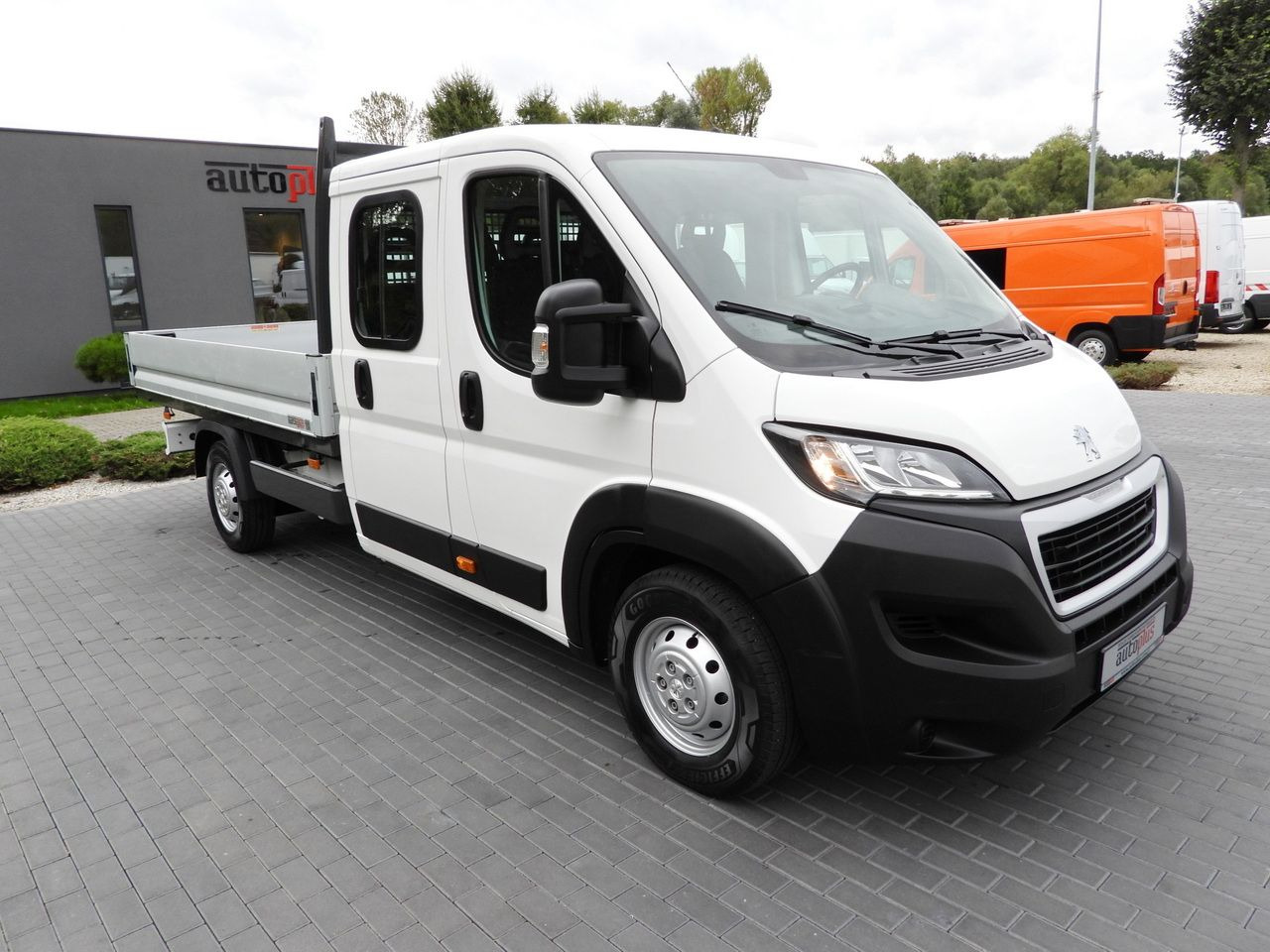 PEUGEOT BOXER STAKE BODY DOUBLE CABIN DOKA 7 SEATS CRUISE CONTROL AIR CONDITIONING 140HP - כלי רכב מסחרי קומבי: תמונה 4 PEUGEOT BOXER STAKE BODY DOUBLE CABIN DOKA 7 SEATS CRUISE CONTROL AIR CONDITIONING 140HP - כלי רכב מסחרי קומבי: תמונה 4