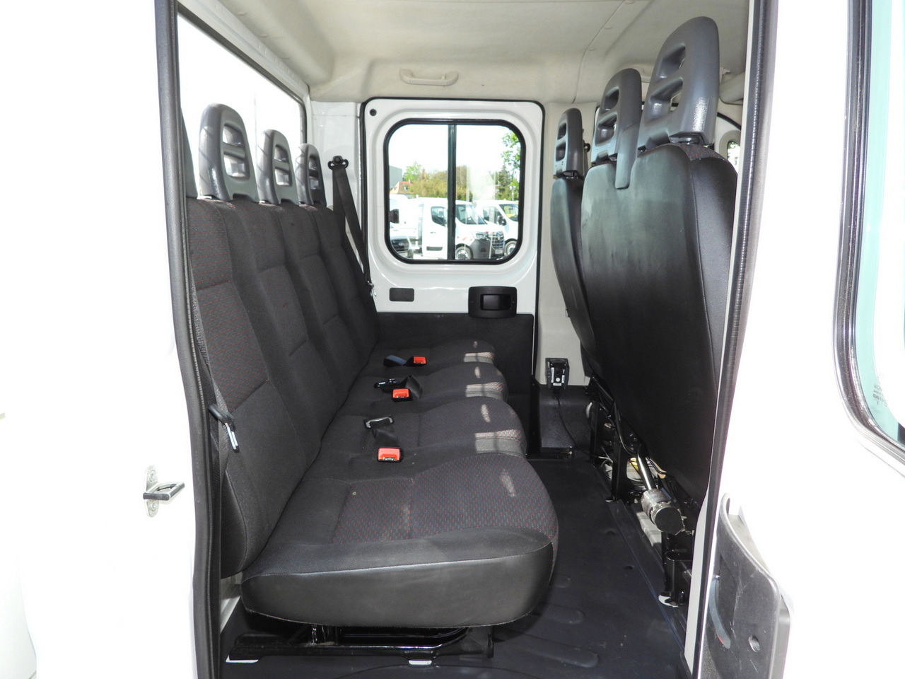 כלי רכב מסחרי מזהיר PEUGEOT BOXER TIPPER DOUBLE CABIN DOKA 7 SEATS CRUISE CONTROL AIR CONDITIONING 140HP: תמונה 38 כלי רכב מסחרי מזהיר PEUGEOT BOXER TIPPER DOUBLE CABIN DOKA 7 SEATS CRUISE CONTROL AIR CONDITIONING 140HP: תמונה 38