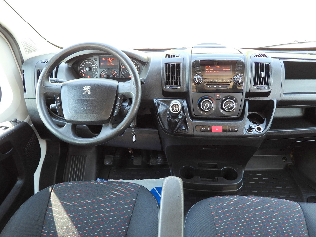 כלי רכב מסחרי מזהיר PEUGEOT BOXER TIPPER DOUBLE CABIN DOKA 7 SEATS CRUISE CONTROL AIR CONDITIONING 140HP: תמונה 28 כלי רכב מסחרי מזהיר PEUGEOT BOXER TIPPER DOUBLE CABIN DOKA 7 SEATS CRUISE CONTROL AIR CONDITIONING 140HP: תמונה 28