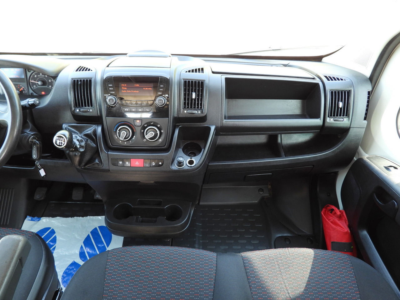 כלי רכב מסחרי מזהיר PEUGEOT BOXER TIPPER DOUBLE CABIN DOKA 7 SEATS CRUISE CONTROL AIR CONDITIONING 140HP: תמונה 32 כלי רכב מסחרי מזהיר PEUGEOT BOXER TIPPER DOUBLE CABIN DOKA 7 SEATS CRUISE CONTROL AIR CONDITIONING 140HP: תמונה 32