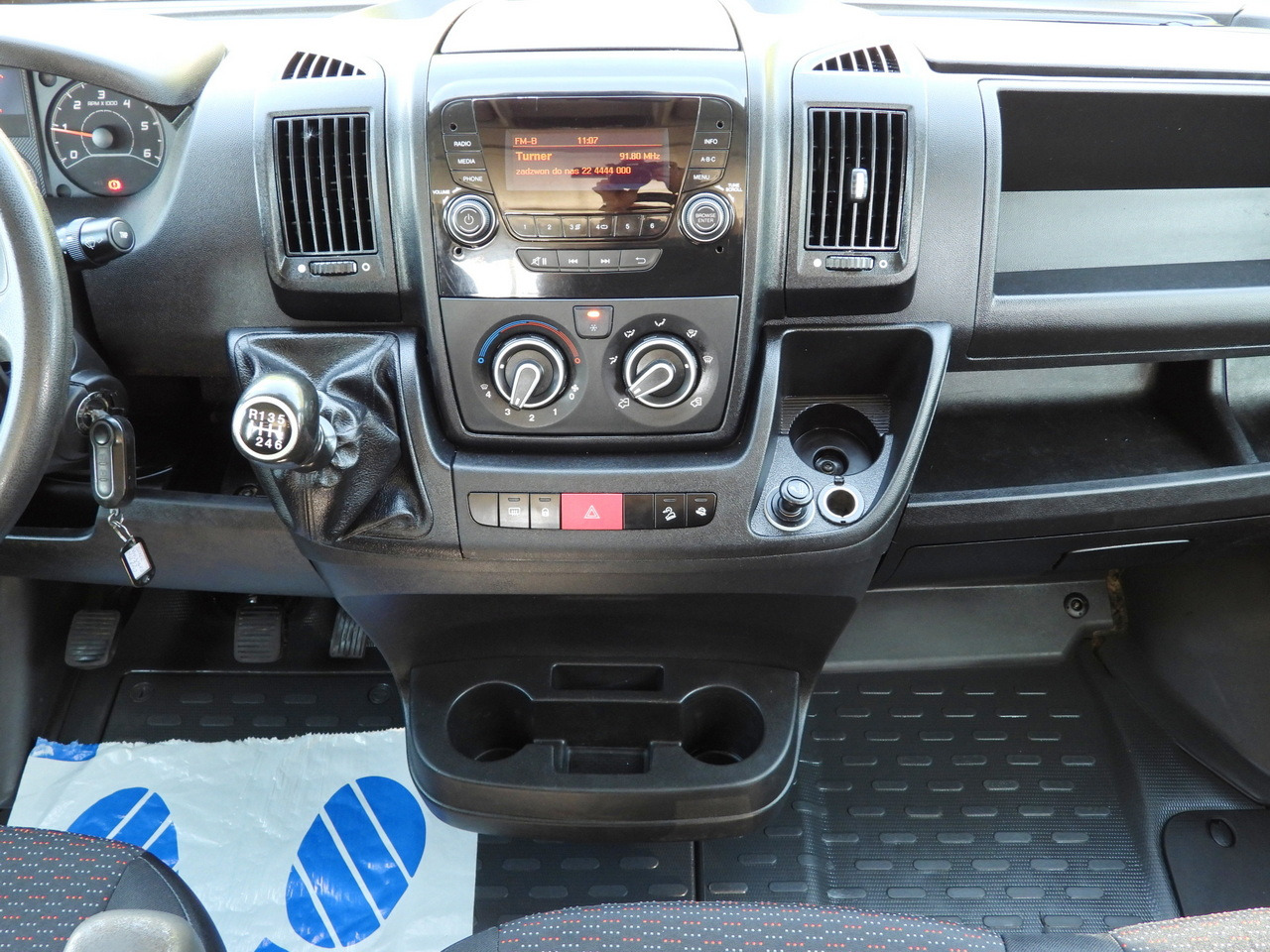 כלי רכב מסחרי מזהיר PEUGEOT BOXER TIPPER DOUBLE CABIN DOKA 7 SEATS CRUISE CONTROL AIR CONDITIONING 140HP: תמונה 33 כלי רכב מסחרי מזהיר PEUGEOT BOXER TIPPER DOUBLE CABIN DOKA 7 SEATS CRUISE CONTROL AIR CONDITIONING 140HP: תמונה 33