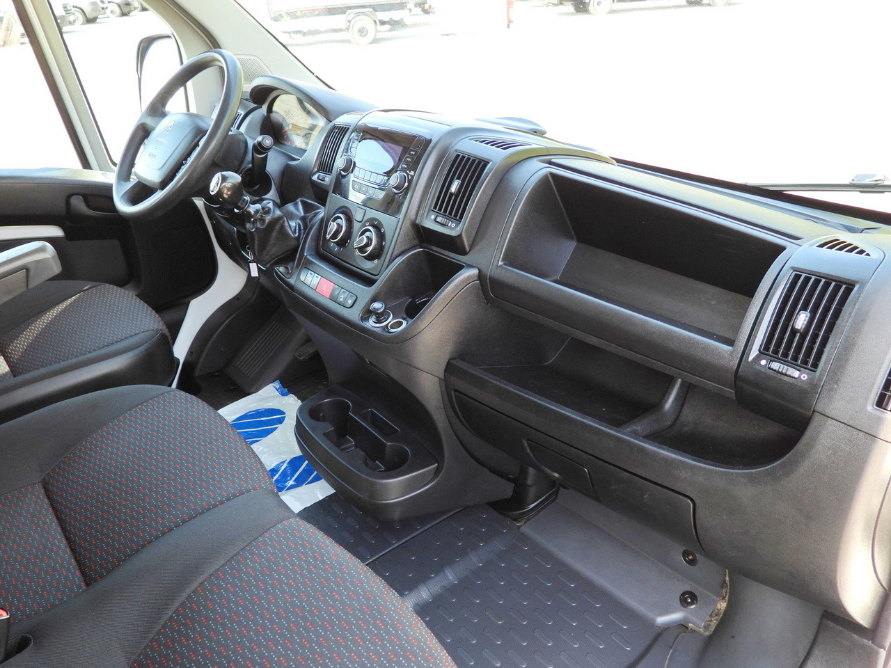 כלי רכב מסחרי מזהיר PEUGEOT BOXER TIPPER DOUBLE CABIN DOKA 7 SEATS CRUISE CONTROL AIR CONDITIONING 140HP: תמונה 36 כלי רכב מסחרי מזהיר PEUGEOT BOXER TIPPER DOUBLE CABIN DOKA 7 SEATS CRUISE CONTROL AIR CONDITIONING 140HP: תמונה 36