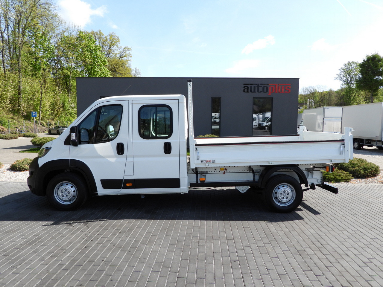 כלי רכב מסחרי מזהיר PEUGEOT BOXER TIPPER DOUBLE CABIN DOKA 7 SEATS CRUISE CONTROL AIR CONDITIONING 140HP: תמונה 8 כלי רכב מסחרי מזהיר PEUGEOT BOXER TIPPER DOUBLE CABIN DOKA 7 SEATS CRUISE CONTROL AIR CONDITIONING 140HP: תמונה 8