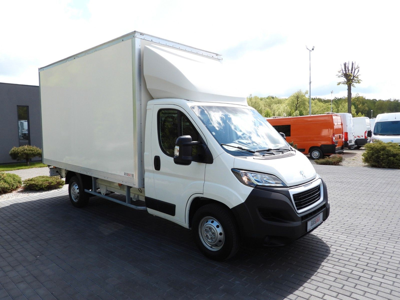 Peugeot BOXER KOFFER 8 PALETTEN TEMPOMAT KLIMAANLAGE Peugeot BOXER KOFFER 8 PALETTEN TEMPOMAT KLIMAANLAGE - כלי רכב מסחרי עם תיבה: תמונה 4 Peugeot BOXER KOFFER 8 PALETTEN TEMPOMAT KLIMAANLAGE Peugeot BOXER KOFFER 8 PALETTEN TEMPOMAT KLIMAANLAGE - כלי רכב מסחרי עם תיבה: תמונה 4