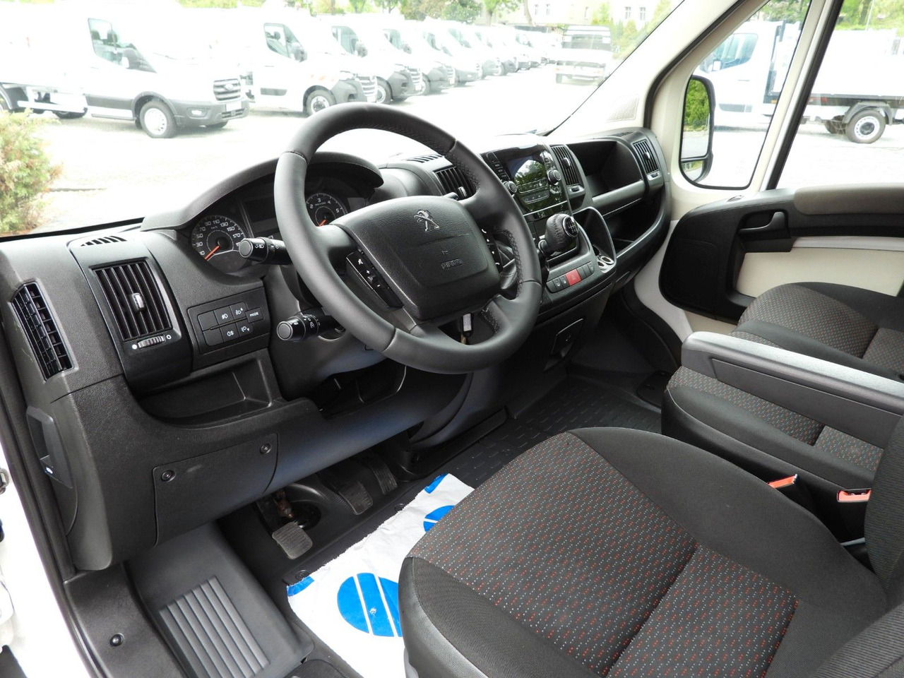 Peugeot BOXER PRITSCHE PLANE 10 PALETEN WEBASTO TEMPOMAT Peugeot BOXER PRITSCHE PLANE 10 PALETEN WEBASTO TEMPOMAT - כלי רכב מסחרי עם וילונות צד: תמונה 2 Peugeot BOXER PRITSCHE PLANE 10 PALETEN WEBASTO TEMPOMAT Peugeot BOXER PRITSCHE PLANE 10 PALETEN WEBASTO TEMPOMAT - כלי רכב מסחרי עם וילונות צד: תמונה 2