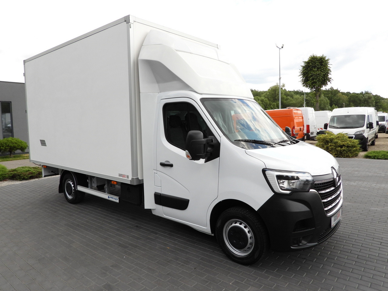 RENAULT MASTER BOX 8 PALLETS CRUISE CONTROL LED LIGHTS AIR CONDITIONING 165HP - כלי רכב מסחרי עם תיבה: תמונה 4 RENAULT MASTER BOX 8 PALLETS CRUISE CONTROL LED LIGHTS AIR CONDITIONING 165HP - כלי רכב מסחרי עם תיבה: תמונה 4
