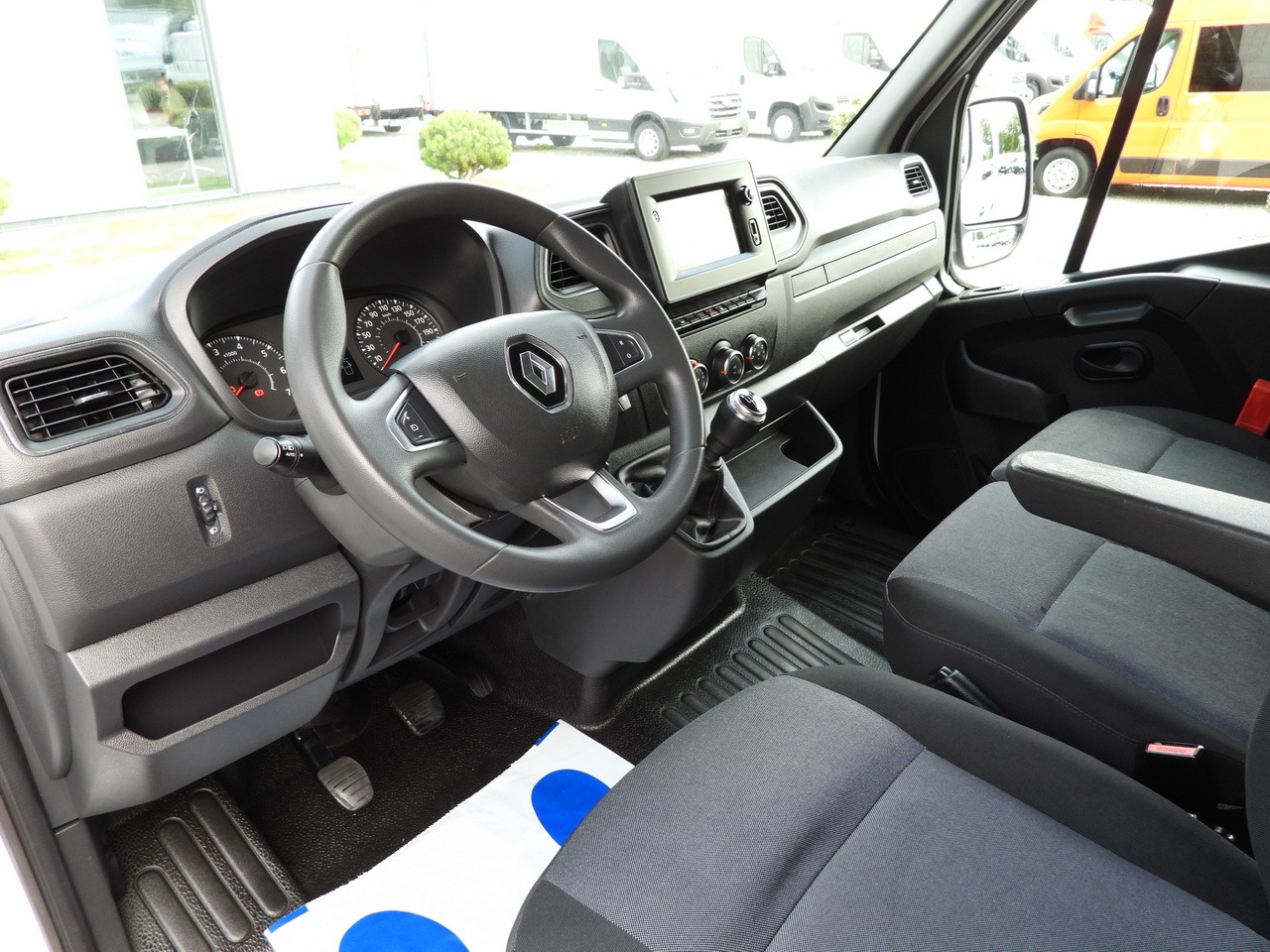 RENAULT MASTER BOX DELIVERY VAN 7 SEATS CRUISE CONTROL NAVIGATION LED LIGHTS AIR CONDITIONING 135HP - כלי רכב מסחרי עם לוח: תמונה 2 RENAULT MASTER BOX DELIVERY VAN 7 SEATS CRUISE CONTROL NAVIGATION LED LIGHTS AIR CONDITIONING 135HP - כלי רכב מסחרי עם לוח: תמונה 2