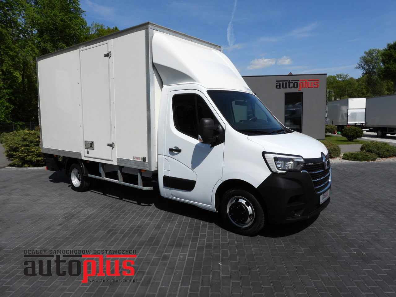 RENAULT MASTER BOX LIFT 8 PALLETS CRUISE CONTROL NAVIGATION LED LIGHTS TWIN WHEELS AIR CONDITIONING 145HP - כלי רכב מסחרי עם תיבה: תמונה 1 RENAULT MASTER BOX LIFT 8 PALLETS CRUISE CONTROL NAVIGATION LED LIGHTS TWIN WHEELS AIR CONDITIONING 145HP - כלי רכב מסחרי עם תיבה: תמונה 1