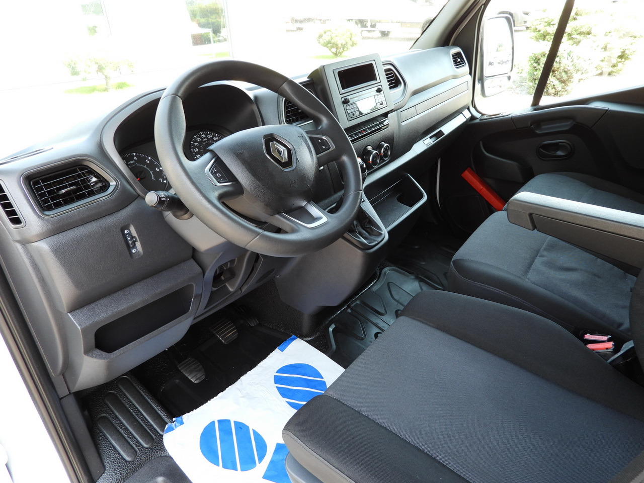 RENAULT MASTER TARPAULIN LIFT 10 PALLETS WEBASTO CRUISE CONTROL LED LIGHTS PNEUMATICS AIR CONDITIONING 165HP - כלי רכב מסחרי עם וילונות צד: תמונה 2 RENAULT MASTER TARPAULIN LIFT 10 PALLETS WEBASTO CRUISE CONTROL LED LIGHTS PNEUMATICS AIR CONDITIONING 165HP - כלי רכב מסחרי עם וילונות צד: תמונה 2