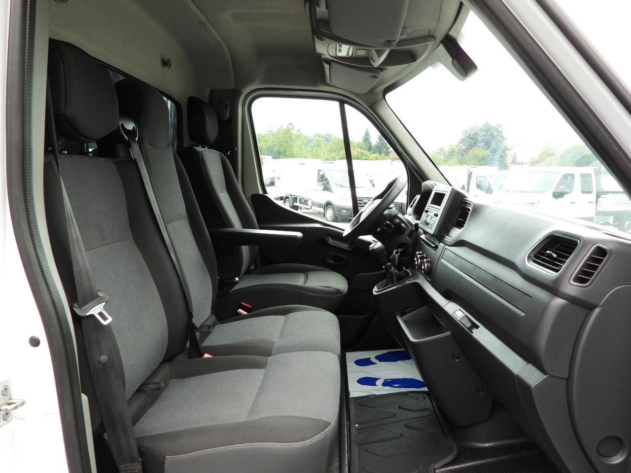 כלי רכב מסחרי עם וילונות צד RENAULT MASTER TARPAULIN LIFT 9 PALLETS WEBASTO CRUISE CONTROL LED LIGHTS PNEUMATICS AIR CONDITIONING 165HP: תמונה 42 כלי רכב מסחרי עם וילונות צד RENAULT MASTER TARPAULIN LIFT 9 PALLETS WEBASTO CRUISE CONTROL LED LIGHTS PNEUMATICS AIR CONDITIONING 165HP: תמונה 42