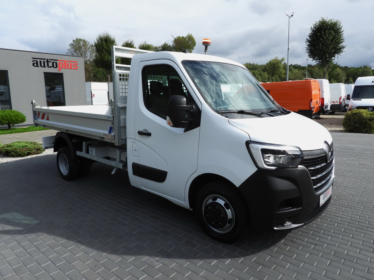 RENAULT MASTER TIPPER CRUISE CONTROL LED LIGHTS TWIN WHEELS AIR CONDITIONING 130HP - כלי רכב מסחרי מזהיר: תמונה 5 RENAULT MASTER TIPPER CRUISE CONTROL LED LIGHTS TWIN WHEELS AIR CONDITIONING 130HP - כלי רכב מסחרי מזהיר: תמונה 5