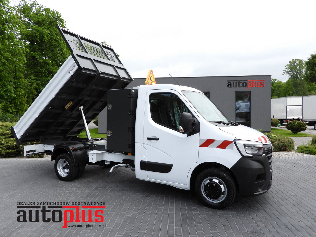 RENAULT MASTER TIPPER CRUISE CONTROL LED LIGHTS TWIN WHEELS AIR CONDITIONING 130HP - כלי רכב מסחרי מזהיר: תמונה 1 RENAULT MASTER TIPPER CRUISE CONTROL LED LIGHTS TWIN WHEELS AIR CONDITIONING 130HP - כלי רכב מסחרי מזהיר: תמונה 1