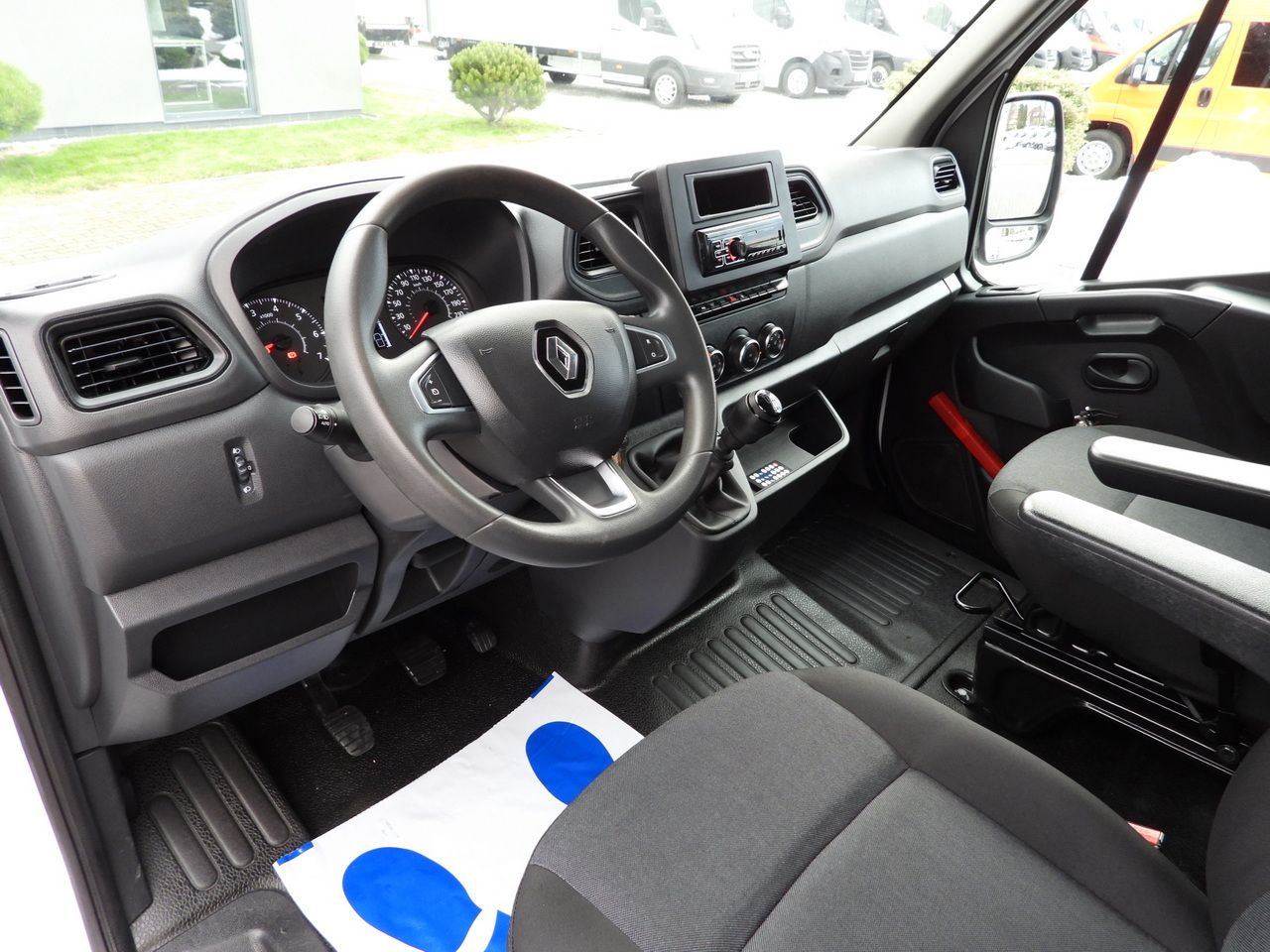 RENAULT MASTER TIPPER DOUBLE CABIN DOKA 6 SEATS CRUISE CONTROL LED LIGHTS TWIN WHEELS AIR CONDITIONING 145HP - כלי רכב מסחרי מזהיר: תמונה 2 RENAULT MASTER TIPPER DOUBLE CABIN DOKA 6 SEATS CRUISE CONTROL LED LIGHTS TWIN WHEELS AIR CONDITIONING 145HP - כלי רכב מסחרי מזהיר: תמונה 2