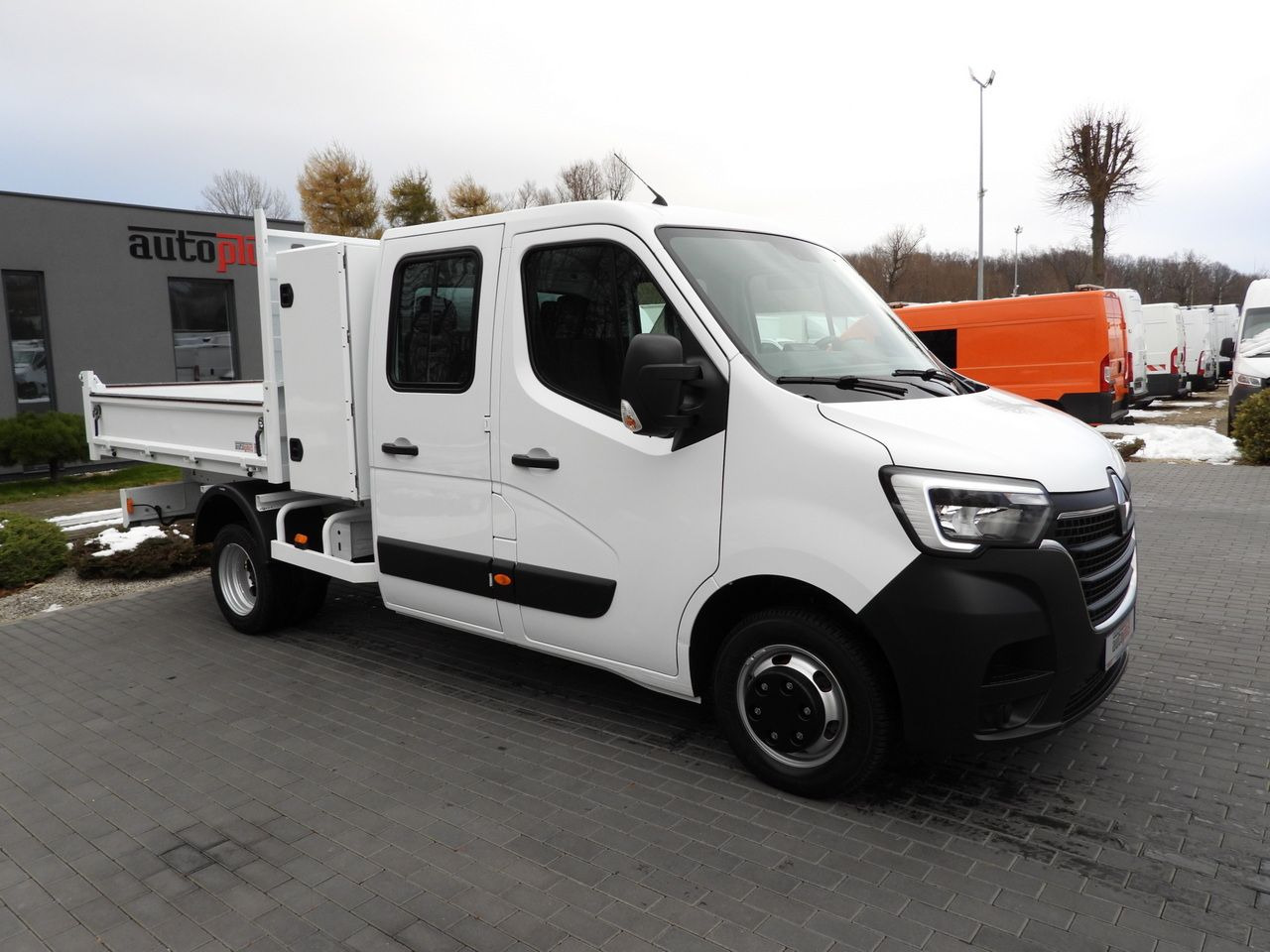 RENAULT MASTER TIPPER DOUBLE CABIN DOKA 6 SEATS CRUISE CONTROL LED LIGHTS TWIN WHEELS AIR CONDITIONING 145HP - כלי רכב מסחרי מזהיר: תמונה 4 RENAULT MASTER TIPPER DOUBLE CABIN DOKA 6 SEATS CRUISE CONTROL LED LIGHTS TWIN WHEELS AIR CONDITIONING 145HP - כלי רכב מסחרי מזהיר: תמונה 4