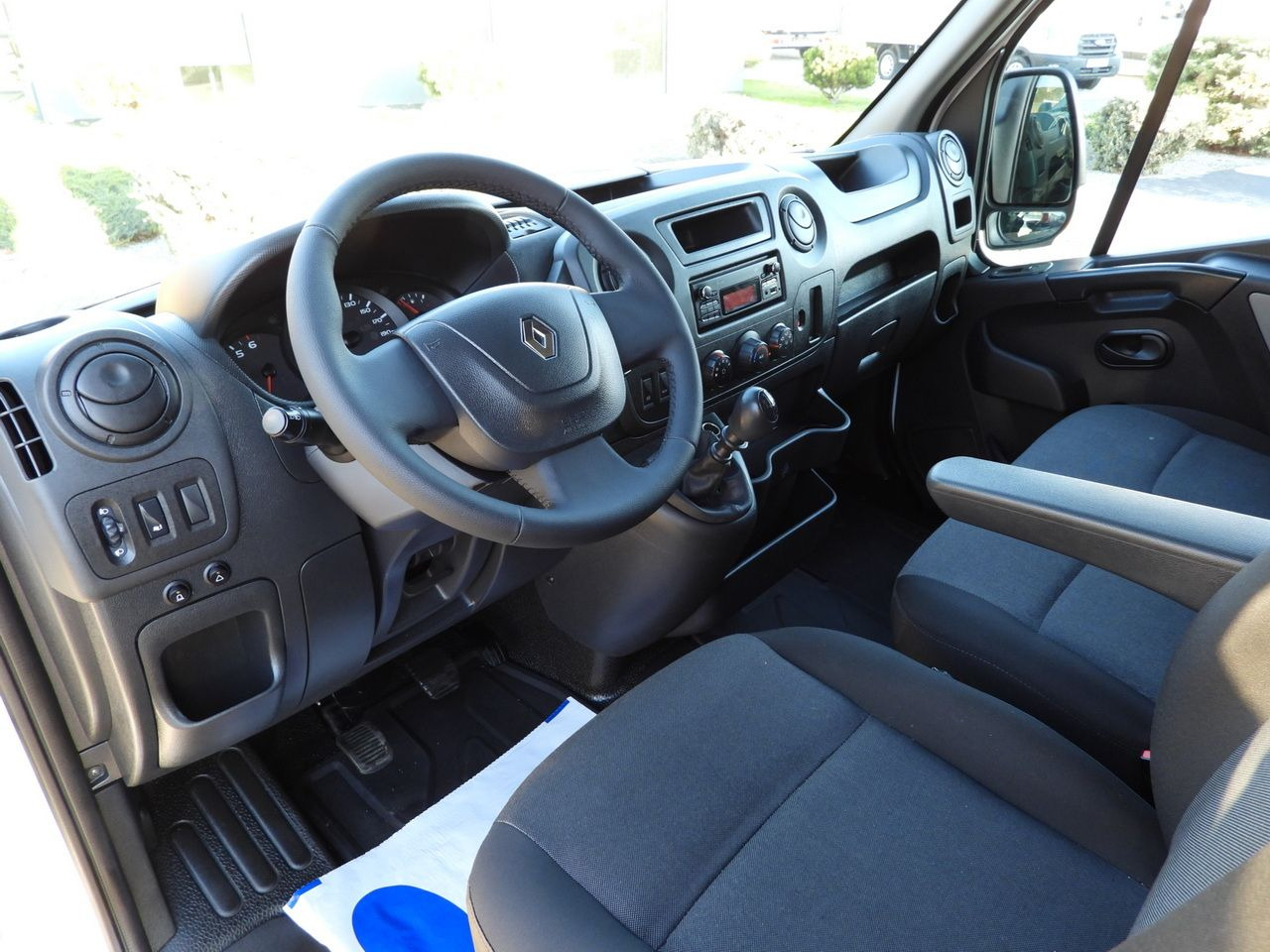 RENAULT MASTER TIPPER DOUBLE CABIN DOKA 7 SEATS CRUISE CONTROL AIR CONDITIONING 145HP - כלי רכב מסחרי מזהיר: תמונה 2 RENAULT MASTER TIPPER DOUBLE CABIN DOKA 7 SEATS CRUISE CONTROL AIR CONDITIONING 145HP - כלי רכב מסחרי מזהיר: תמונה 2