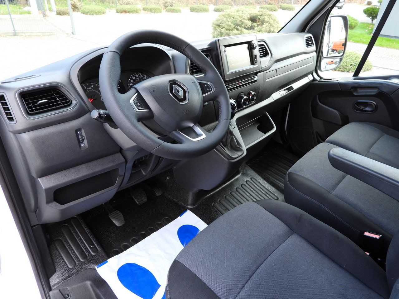 RENAULT MASTER TIPPER DOUBLE CABIN DOKA 7 SEATS CRUISE CONTROL NAVIGATION LED LIGHTS AIR CONDITIONING 145HP - כלי רכב מסחרי מזהיר: תמונה 2 RENAULT MASTER TIPPER DOUBLE CABIN DOKA 7 SEATS CRUISE CONTROL NAVIGATION LED LIGHTS AIR CONDITIONING 145HP - כלי רכב מסחרי מזהיר: תמונה 2