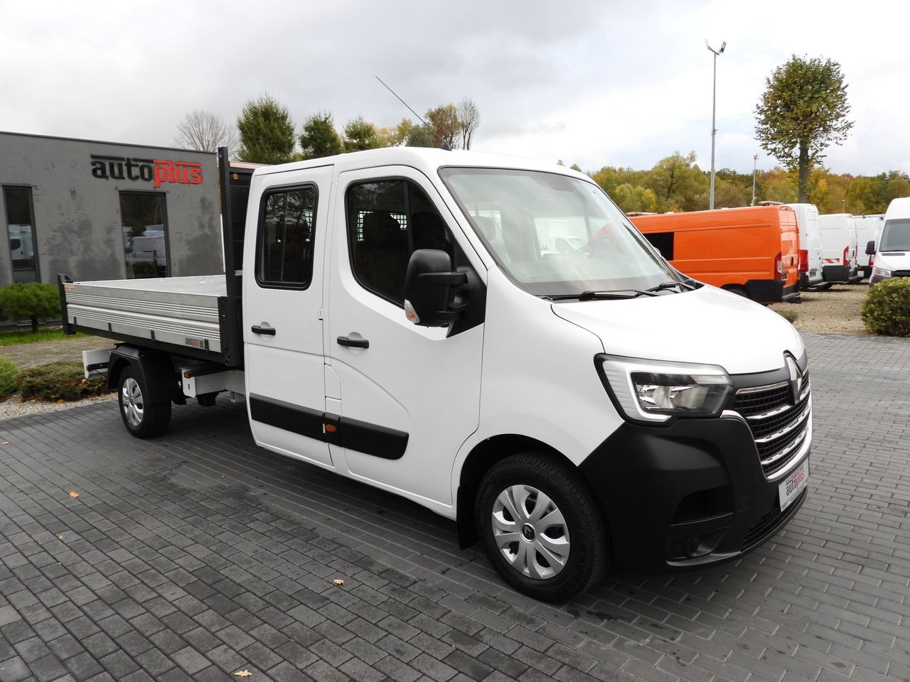 RENAULT MASTER TIPPER DOUBLE CABIN DOKA 7 SEATS CRUISE CONTROL NAVIGATION LED LIGHTS AIR CONDITIONING 145HP - כלי רכב מסחרי מזהיר: תמונה 4 RENAULT MASTER TIPPER DOUBLE CABIN DOKA 7 SEATS CRUISE CONTROL NAVIGATION LED LIGHTS AIR CONDITIONING 145HP - כלי רכב מסחרי מזהיר: תמונה 4