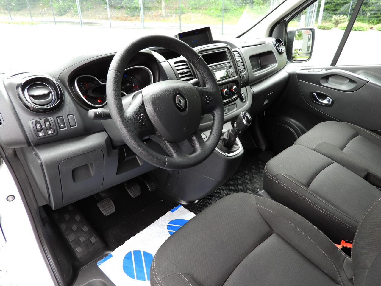 RENAULT TRAFIC REFRIGERATOR VAN -5*C POWER SUPPLY 230V CRUISE CONTROL LED LIGHTS AIR CONDITIONING 120HP - כלי רכב מסחרי לקירור: תמונה 2 RENAULT TRAFIC REFRIGERATOR VAN -5*C POWER SUPPLY 230V CRUISE CONTROL LED LIGHTS AIR CONDITIONING 120HP - כלי רכב מסחרי לקירור: תמונה 2