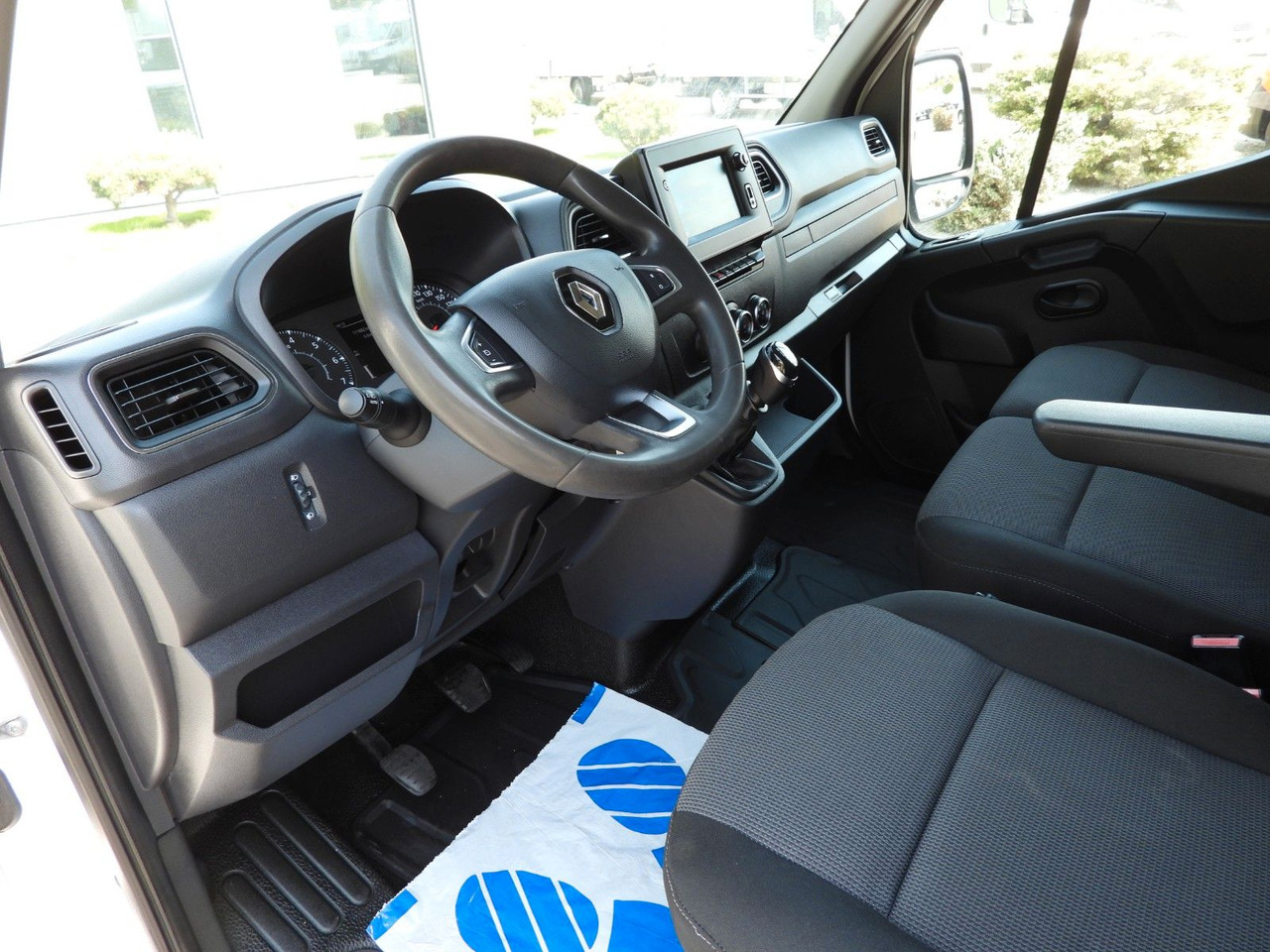 Renault MASTER KOFFER AUFZUG 8 PALETTEN TEMPOMAT NAVI - כלי רכב מסחרי עם תיבה: תמונה 2 Renault MASTER KOFFER AUFZUG 8 PALETTEN TEMPOMAT NAVI - כלי רכב מסחרי עם תיבה: תמונה 2