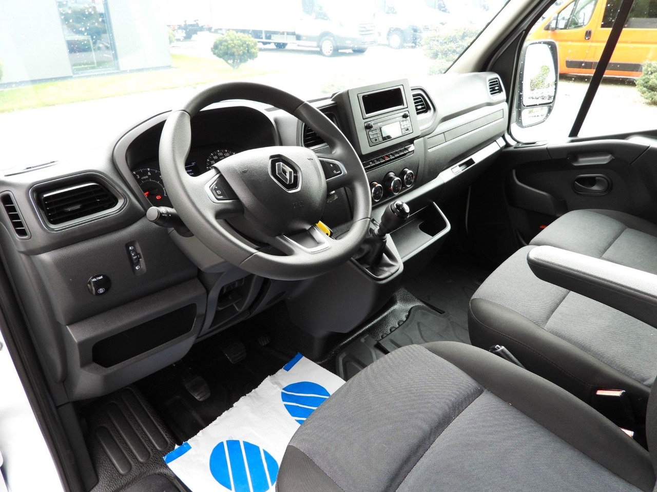 Renault MASTER PRITSCHE PLANE 10 PALETTEN WEBASTO A/C - כלי רכב מסחרי עם וילונות צד: תמונה 2 Renault MASTER PRITSCHE PLANE 10 PALETTEN WEBASTO A/C - כלי רכב מסחרי עם וילונות צד: תמונה 2