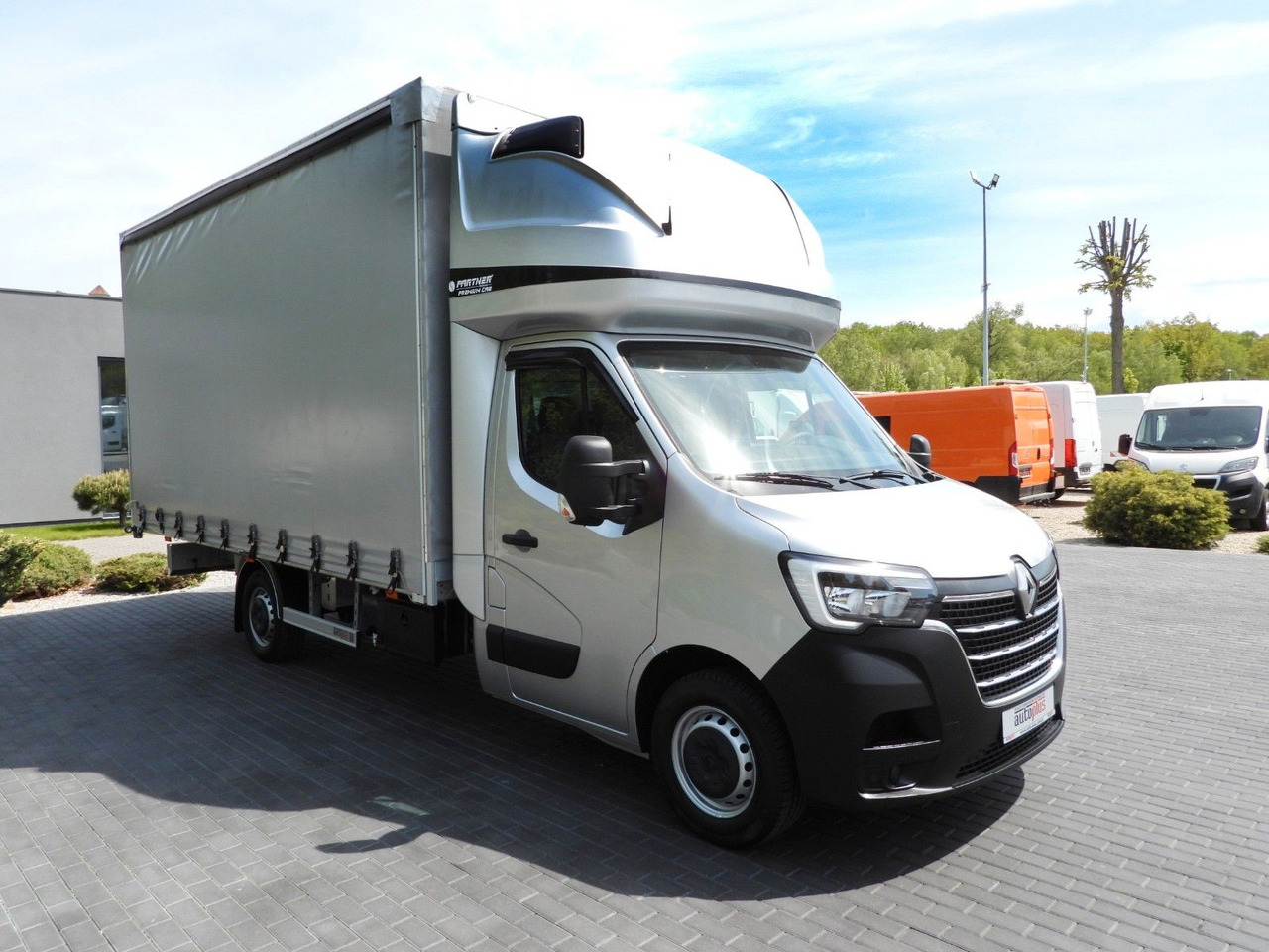 Renault MASTER PRITSCHE PLANE 10 PALETTEN WEBASTO A/C - כלי רכב מסחרי עם וילונות צד: תמונה 4 Renault MASTER PRITSCHE PLANE 10 PALETTEN WEBASTO A/C - כלי רכב מסחרי עם וילונות צד: תמונה 4