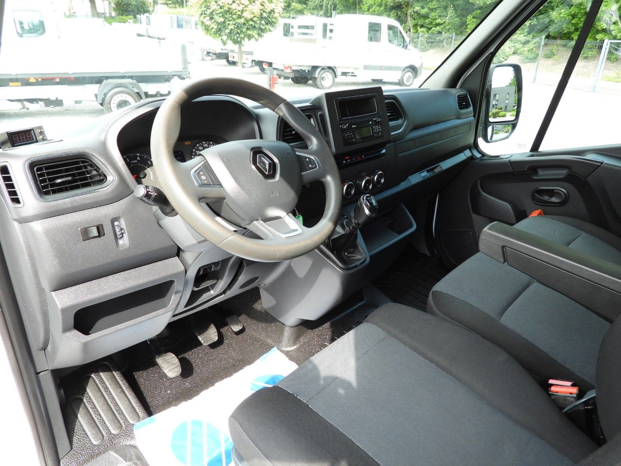 Renault MASTER PRITSCHE PLANE 10 PALETTEN WEBASTO A/C - כלי רכב מסחרי עם וילונות צד: תמונה 2 Renault MASTER PRITSCHE PLANE 10 PALETTEN WEBASTO A/C - כלי רכב מסחרי עם וילונות צד: תמונה 2