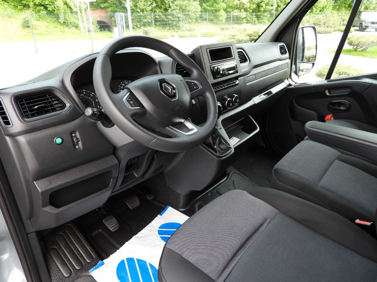 Renault MASTER PRITSCHE PLANE 10 PALETTEN WEBASTO TEMPOM - כלי רכב מסחרי עם וילונות צד: תמונה 2 Renault MASTER PRITSCHE PLANE 10 PALETTEN WEBASTO TEMPOM - כלי רכב מסחרי עם וילונות צד: תמונה 2