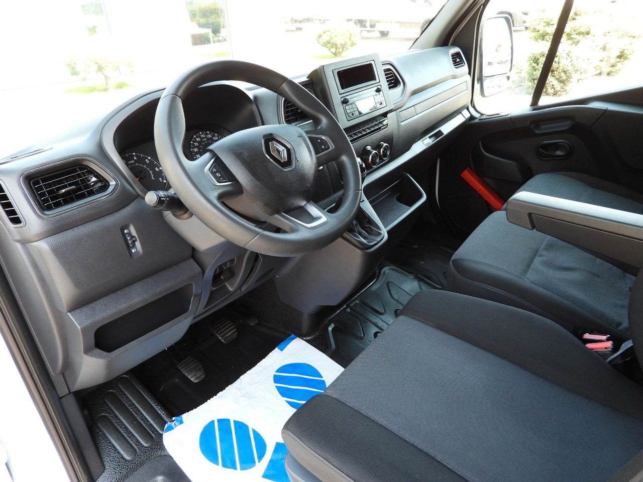 Renault MASTER PRITSCHE PLANE AUFZUG 10 PALETTEN WEBAST - כלי רכב מסחרי עם וילונות צד: תמונה 2 Renault MASTER PRITSCHE PLANE AUFZUG 10 PALETTEN WEBAST - כלי רכב מסחרי עם וילונות צד: תמונה 2