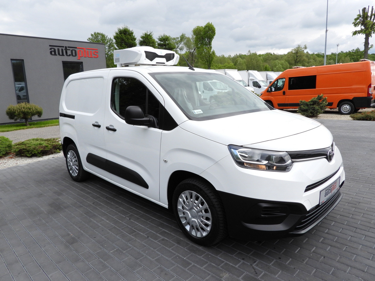 TOYOTA PROACE CITY REFRIGERATOR VAN -15*C POWER SUPPLY 230V CRUISE CONTROL AIR CONDITIONING 100HP - כלי רכב מסחרי לקירור: תמונה 4 TOYOTA PROACE CITY REFRIGERATOR VAN -15*C POWER SUPPLY 230V CRUISE CONTROL AIR CONDITIONING 100HP - כלי רכב מסחרי לקירור: תמונה 4