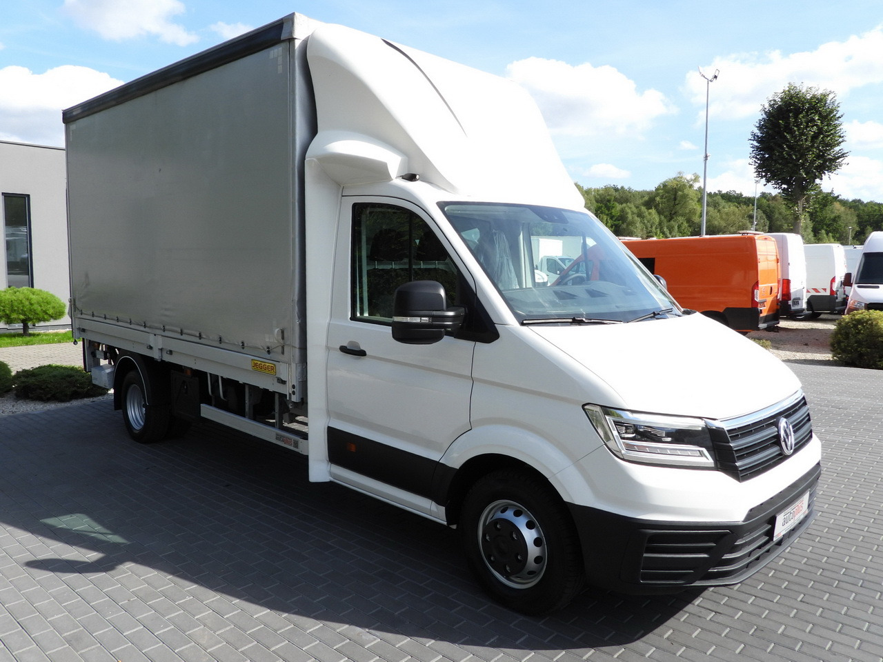 VOLKSWAGEN CRAFTER TARPAULIN LIFT 8 PALLETS CRUISE CONTROL LED LIGHTS TWIN WHEELS AIR CONDITIONING 180HP - כלי רכב מסחרי עם וילונות צד: תמונה 4 VOLKSWAGEN CRAFTER TARPAULIN LIFT 8 PALLETS CRUISE CONTROL LED LIGHTS TWIN WHEELS AIR CONDITIONING 180HP - כלי רכב מסחרי עם וילונות צד: תמונה 4