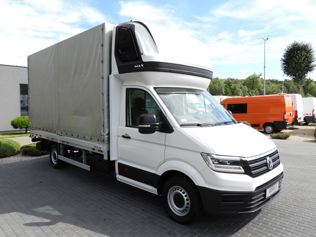 VOLKSWAGEN CRAFTER TARPAULIN LIFT 8 PALLETS WEBASTO CRUISE CONTROL LED LIGHTS AIR CONDITIONING 180HP - כלי רכב מסחרי עם וילונות צד: תמונה 4 VOLKSWAGEN CRAFTER TARPAULIN LIFT 8 PALLETS WEBASTO CRUISE CONTROL LED LIGHTS AIR CONDITIONING 180HP - כלי רכב מסחרי עם וילונות צד: תמונה 4