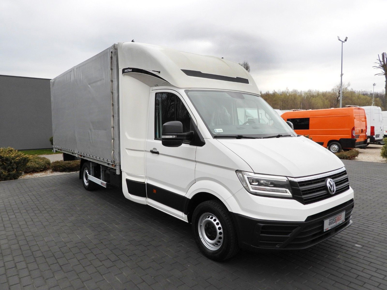 Volkswagen CRAFTER PRITSCHE PLANE 10 PALETTEN WEBASTO - כלי רכב מסחרי עם וילונות צד: תמונה 4 Volkswagen CRAFTER PRITSCHE PLANE 10 PALETTEN WEBASTO - כלי רכב מסחרי עם וילונות צד: תמונה 4