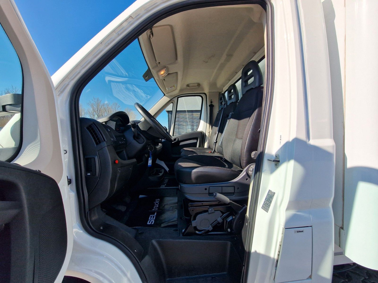 כלי רכב מסחרי עם תיבה Citroën Jumper / Ladebordwand / 3 Sitzen / Klimaanlage: תמונה 17 כלי רכב מסחרי עם תיבה Citroën Jumper / Ladebordwand / 3 Sitzen / Klimaanlage: תמונה 17