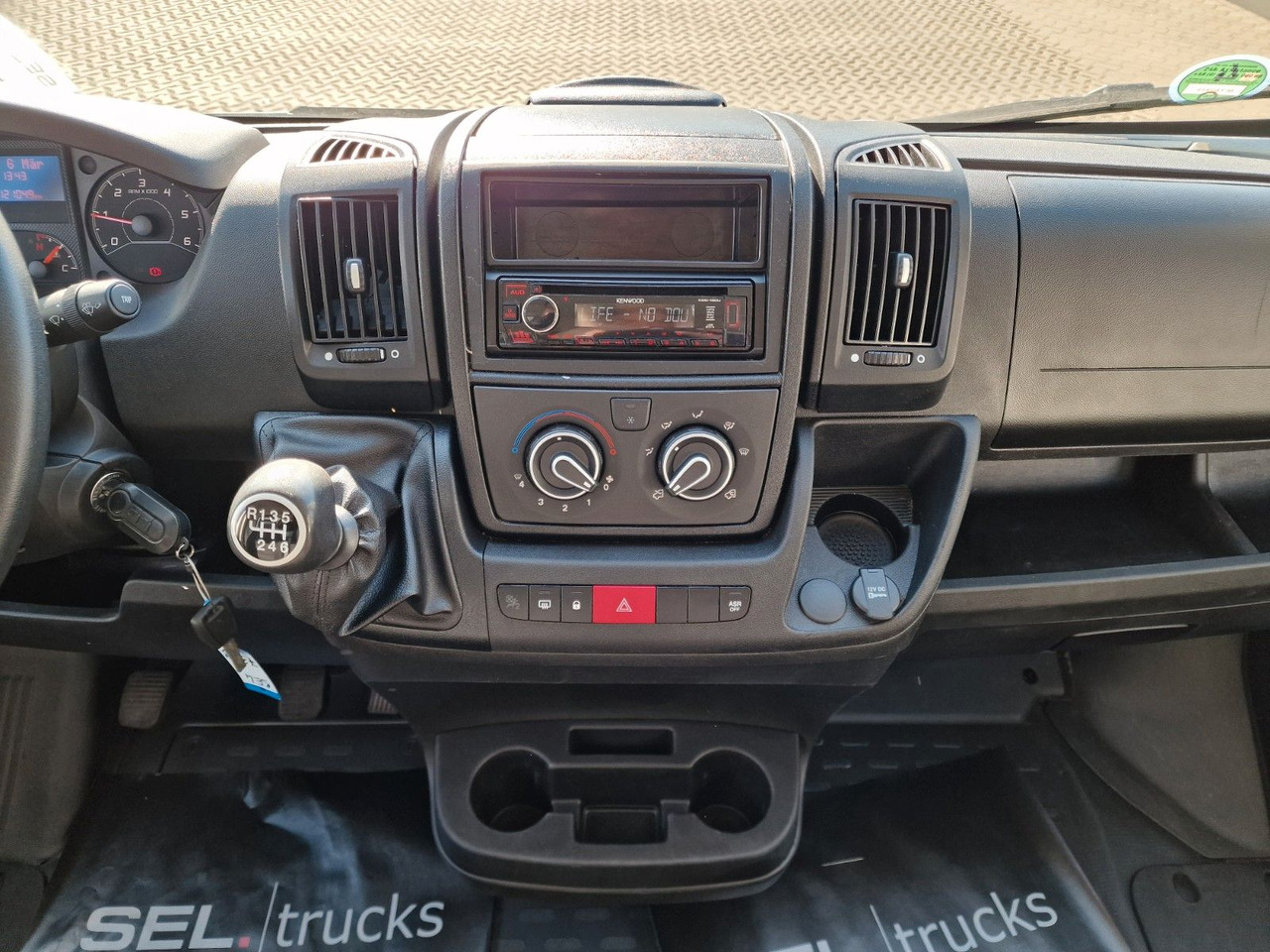 כלי רכב מסחרי עם תיבה Citroën Jumper / Ladebordwand / 3 Sitzen / Klimaanlage: תמונה 22 כלי רכב מסחרי עם תיבה Citroën Jumper / Ladebordwand / 3 Sitzen / Klimaanlage: תמונה 22