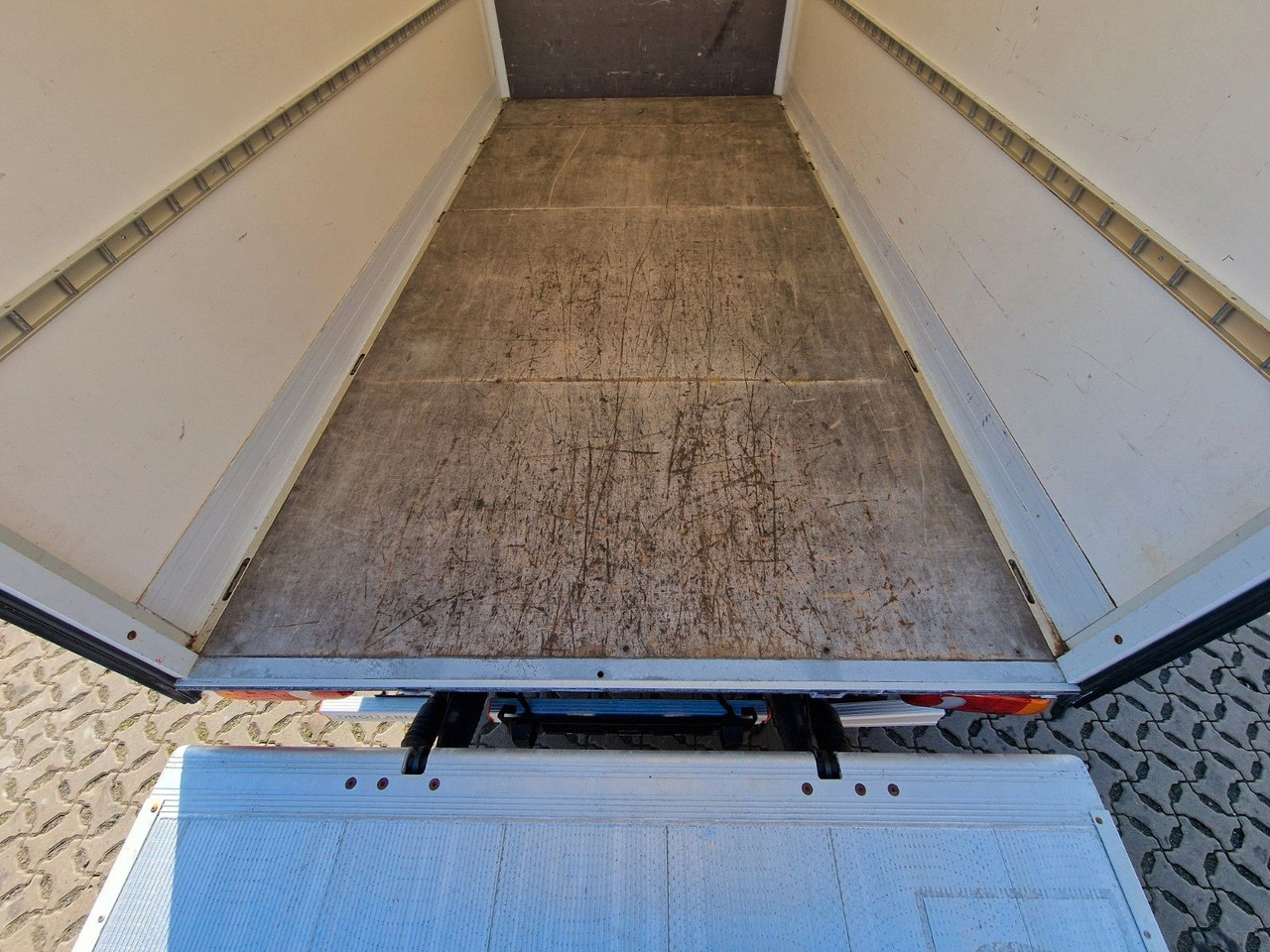 כלי רכב מסחרי עם תיבה Citroën Jumper / Ladebordwand / 3 Sitzen / Klimaanlage: תמונה 12 כלי רכב מסחרי עם תיבה Citroën Jumper / Ladebordwand / 3 Sitzen / Klimaanlage: תמונה 12