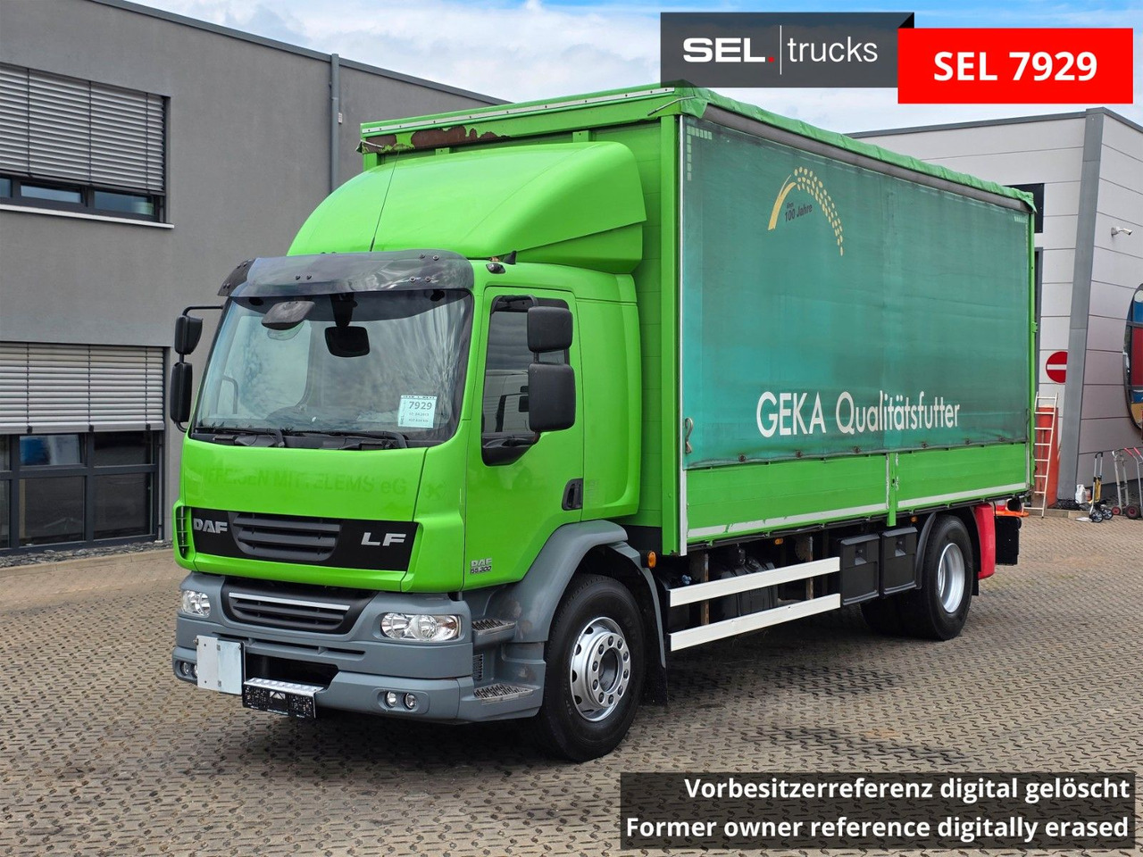 DAF FA LF 55.300 / Ladebordwand + Kofferseite - משאית וילונות צד: תמונה 1 DAF FA LF 55.300 / Ladebordwand + Kofferseite - משאית וילונות צד: תמונה 1
