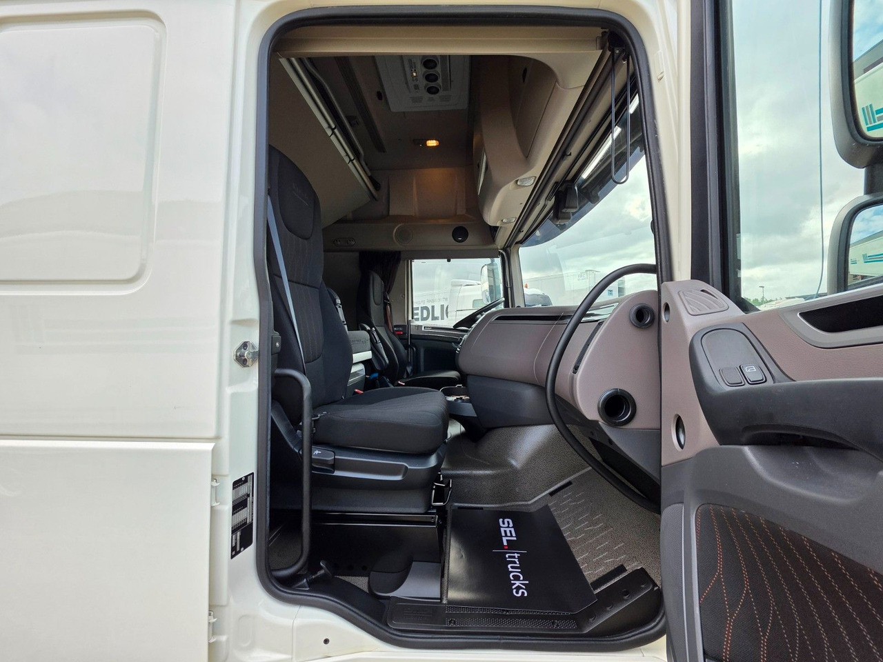 יחידת טרקטור DAF XF 530 FT / ZF Intarder / Standklimaanlage / 6D: תמונה 16