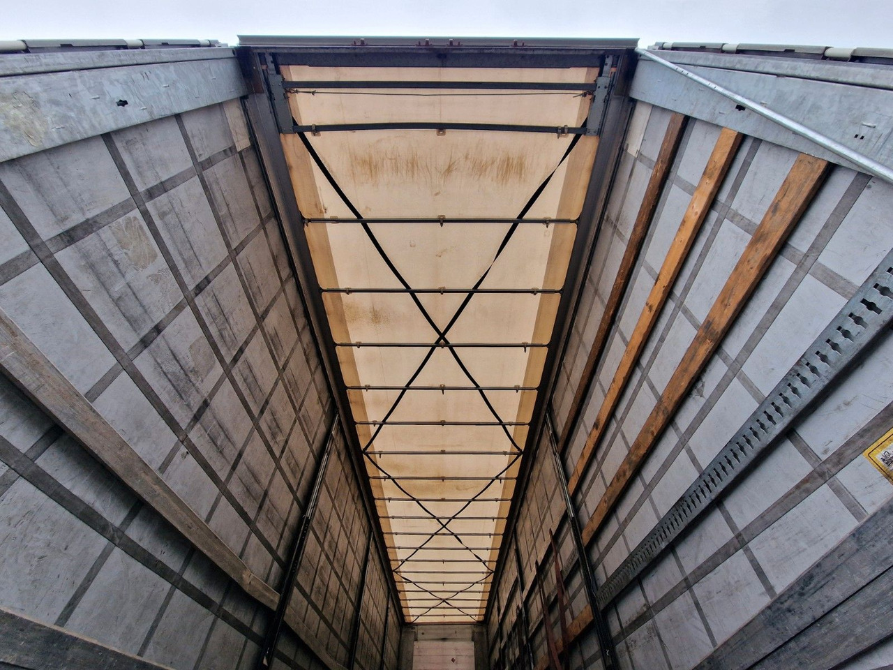 סמיטריילר עם וילונות צד Fliegl SZS320 / Hubdach / EDSCHA / Mega: תמונה 11 סמיטריילר עם וילונות צד Fliegl SZS320 / Hubdach / EDSCHA / Mega: תמונה 11