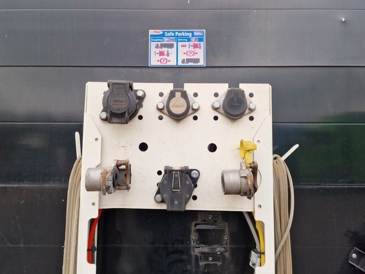 סמיטריילר עם וילונות צד Fliegl SZS320 / Hubdach / EDSCHA / Mega: תמונה 25 סמיטריילר עם וילונות צד Fliegl SZS320 / Hubdach / EDSCHA / Mega: תמונה 25