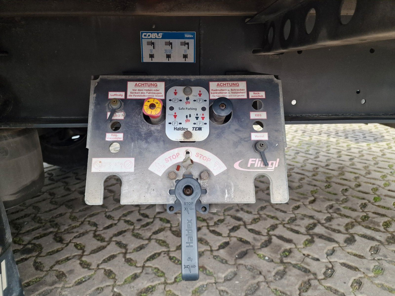 סמיטריילר עם וילונות צד Fliegl SZS320 / Hubdach / EDSCHA / Mega: תמונה 32 סמיטריילר עם וילונות צד Fliegl SZS320 / Hubdach / EDSCHA / Mega: תמונה 32