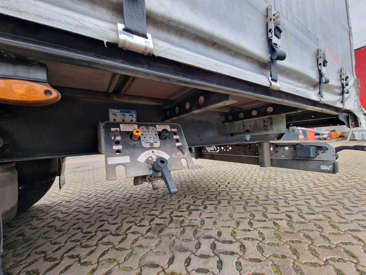 סמיטריילר עם וילונות צד Fliegl SZS320 / Hubdach / EDSCHA / Mega: תמונה 31 סמיטריילר עם וילונות צד Fliegl SZS320 / Hubdach / EDSCHA / Mega: תמונה 31