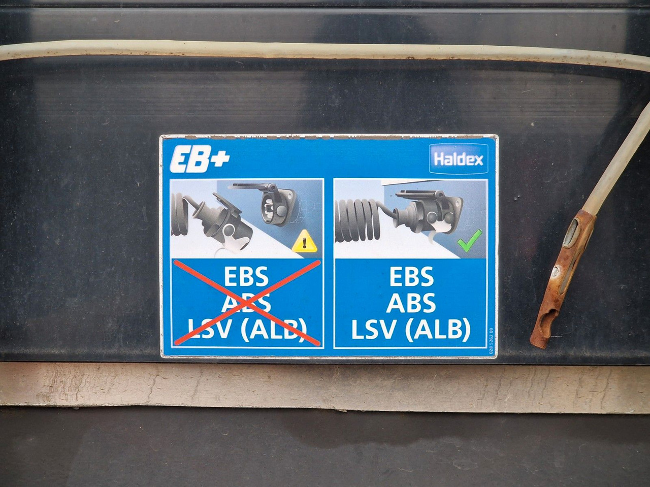 סמיטריילר עם וילונות צד Fliegl SZS320 / Hubdach / EDSCHA / Mega: תמונה 48 סמיטריילר עם וילונות צד Fliegl SZS320 / Hubdach / EDSCHA / Mega: תמונה 48