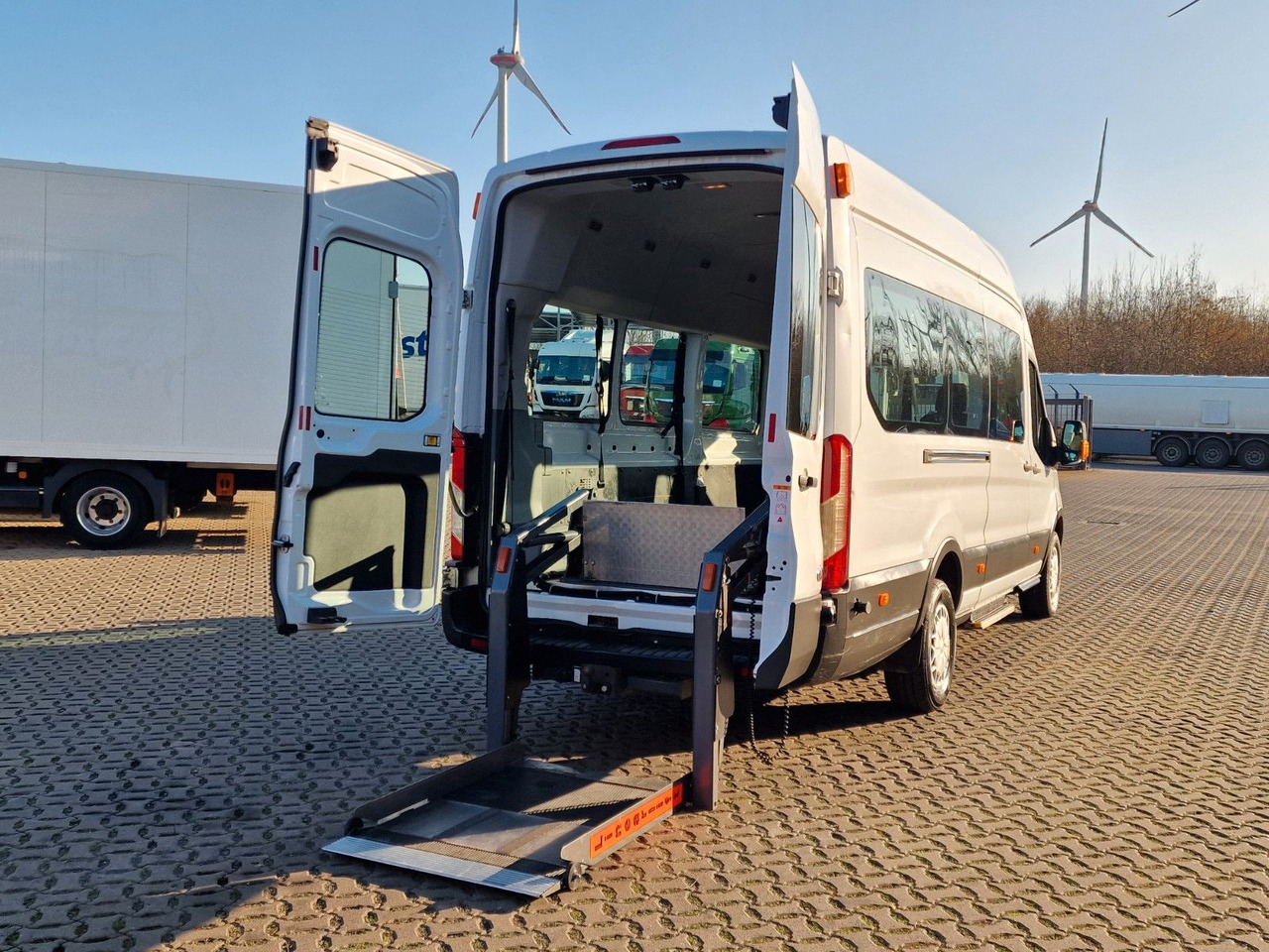 Ford Transit / Transport von Personen im Rollstuhl - כלי רכב מסחרי עם לוח: תמונה 1 Ford Transit / Transport von Personen im Rollstuhl - כלי רכב מסחרי עם לוח: תמונה 1