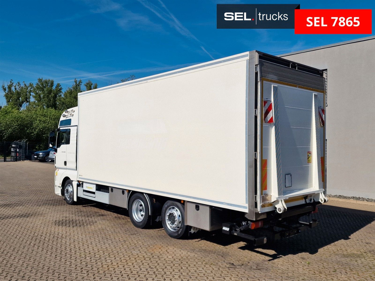 MAN TGX 24.400 6X2-2 LL-U / Intarder / Ldbw / Konvek - משאית תיבה: תמונה 1 MAN TGX 24.400 6X2-2 LL-U / Intarder / Ldbw / Konvek - משאית תיבה: תמונה 1
