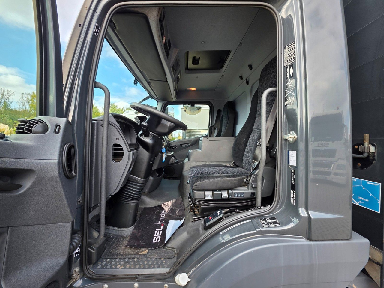 משאית וילונות צד Mercedes-Benz Atego 1221 / Ladebordwand / Rückfahrkamera: תמונה 25 משאית וילונות צד Mercedes-Benz Atego 1221 / Ladebordwand / Rückfahrkamera: תמונה 25