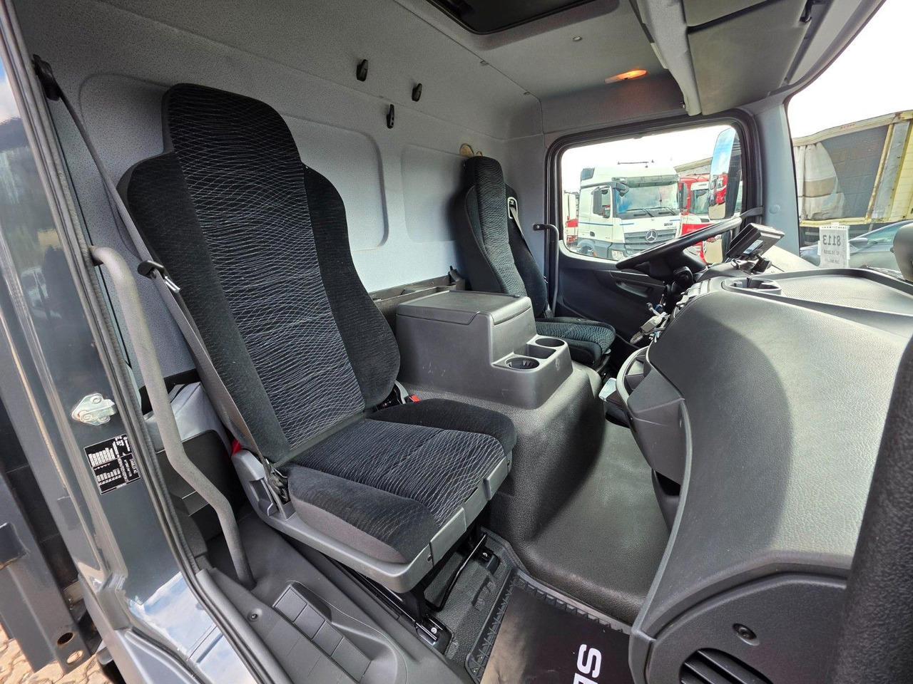 משאית וילונות צד Mercedes-Benz Atego 1221 / Ladebordwand / Rückfahrkamera: תמונה 28 משאית וילונות צד Mercedes-Benz Atego 1221 / Ladebordwand / Rückfahrkamera: תמונה 28