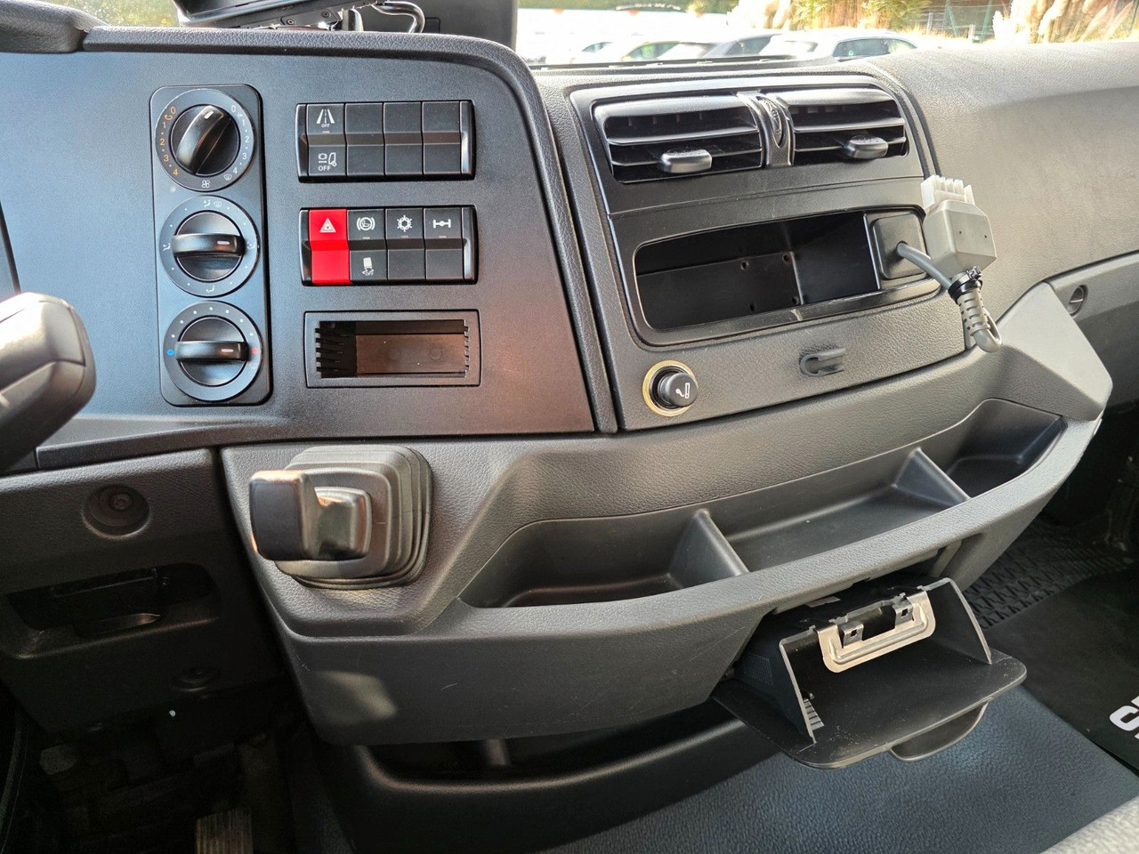 משאית וילונות צד Mercedes-Benz Atego 1221 / Ladebordwand / Rückfahrkamera: תמונה 37 משאית וילונות צד Mercedes-Benz Atego 1221 / Ladebordwand / Rückfahrkamera: תמונה 37