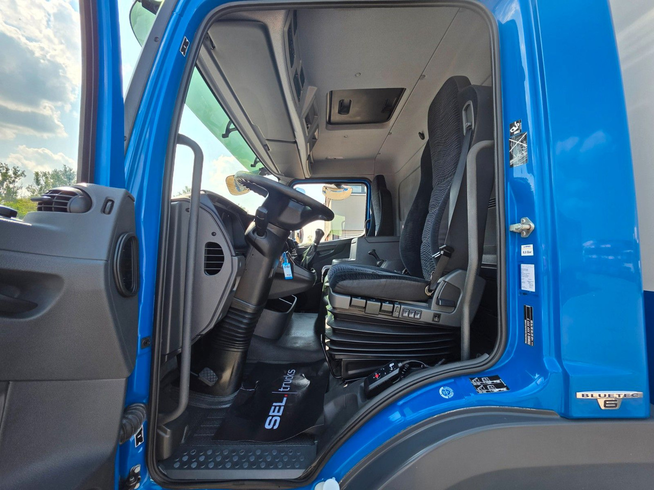 משאית תיבה Mercedes-Benz Atego 1221 / Ladebordwand: תמונה 16