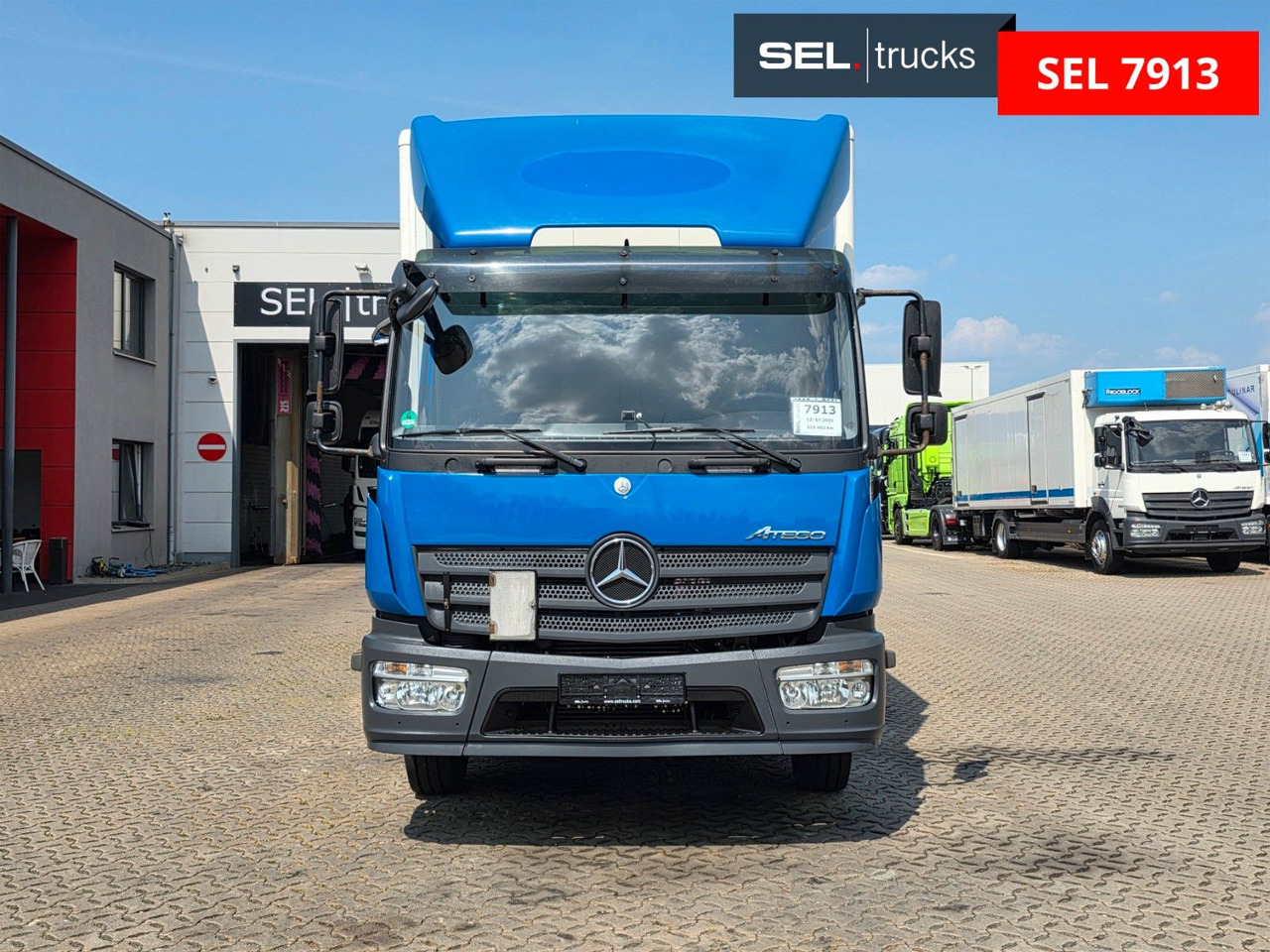 Mercedes-Benz Atego 1221 / Ladebordwand - משאית תיבה: תמונה 2 Mercedes-Benz Atego 1221 / Ladebordwand - משאית תיבה: תמונה 2